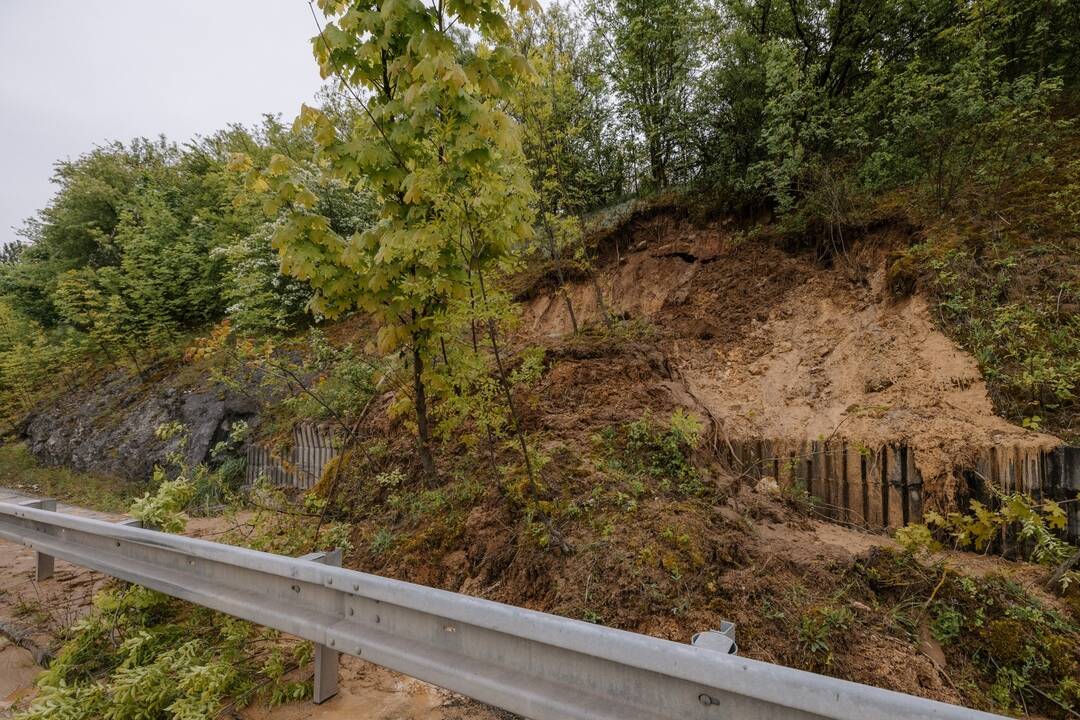 FOTO: Na sídlisku Klokočina v Nitre sa zosunul svah, foto 10