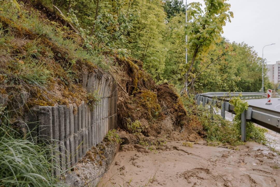 FOTO: Na sídlisku Klokočina v Nitre sa zosunul svah, foto 14