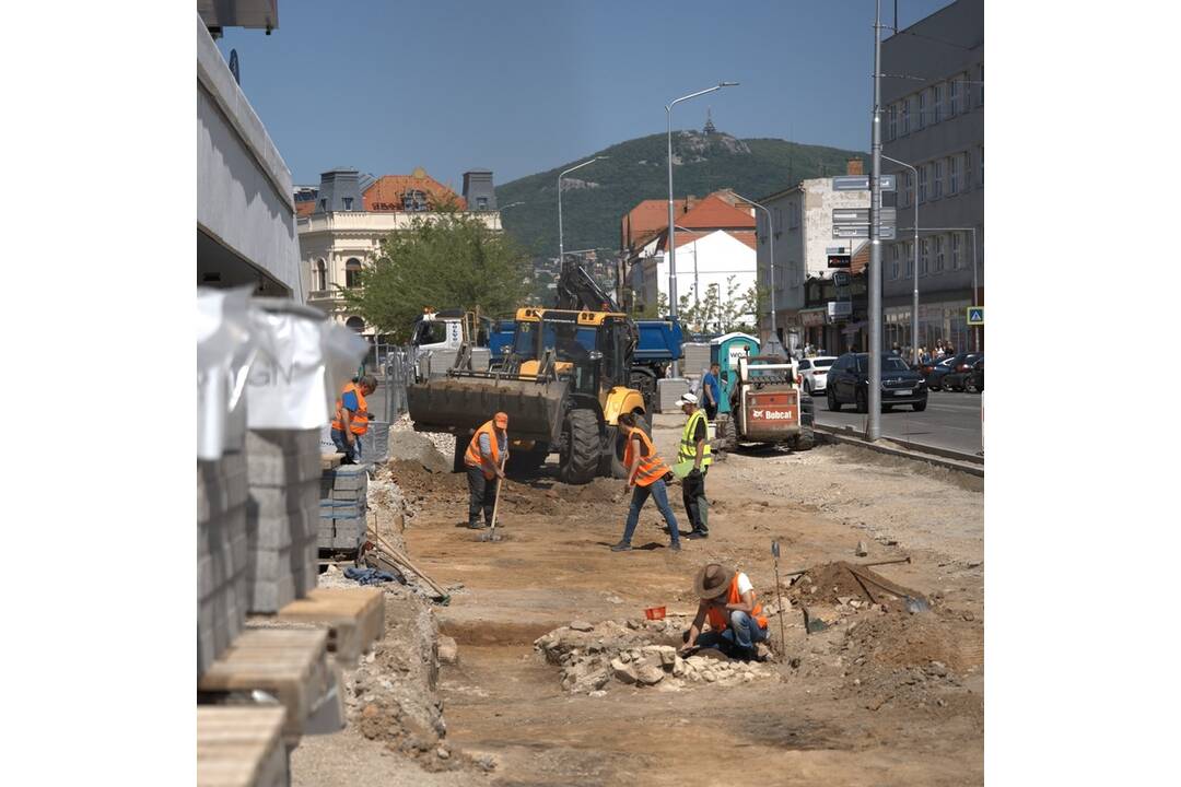 FOTO: Práce pred bývalým Priorom v Nitre pokročili , foto 1