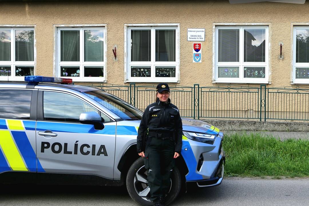 FOTO: Policajti v Nitrianskom kraji dohliadali na bezpečnosť detí pri návrate do škôl, foto 1