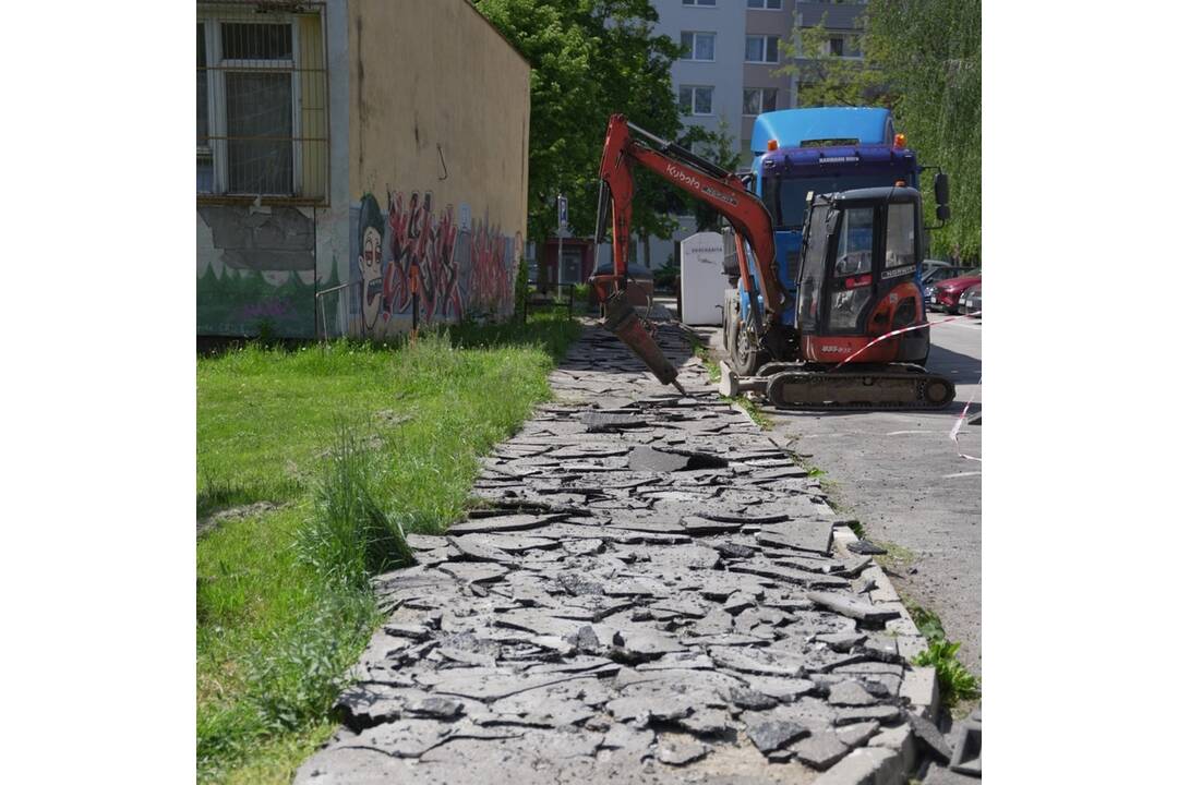 FOTO: Na Klokočine v Nitre vzniknú nové parkovacie miesta. Práce už začali, foto 2