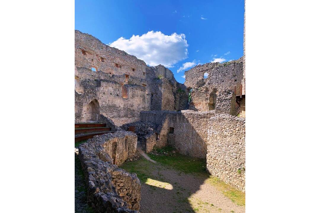 FOTO: Výlet na Topoľčiansky hrad a do Jaskyňe Opálená skala, foto 3