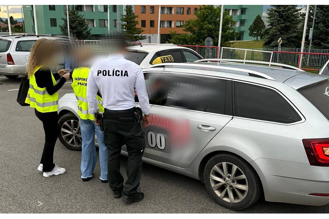 FOTO: Na taxikárov si posvietila inšpekcia práce aj polícia , foto 2