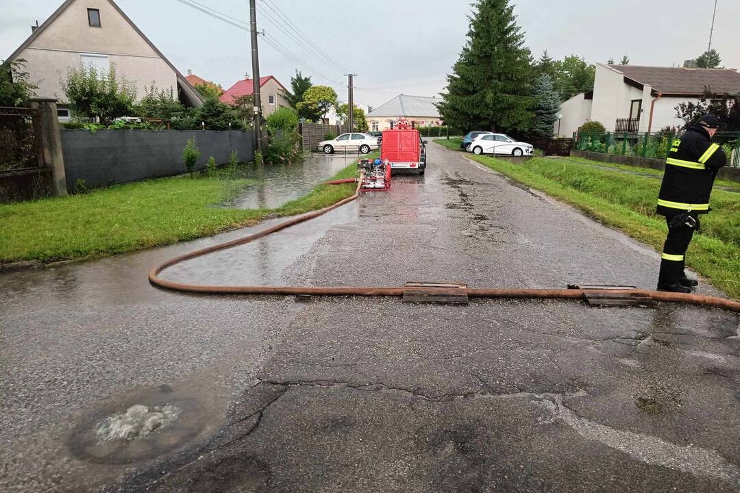 FOTO: Včerajší zásah dobrovoľných hasičov z Palárikova, foto 3