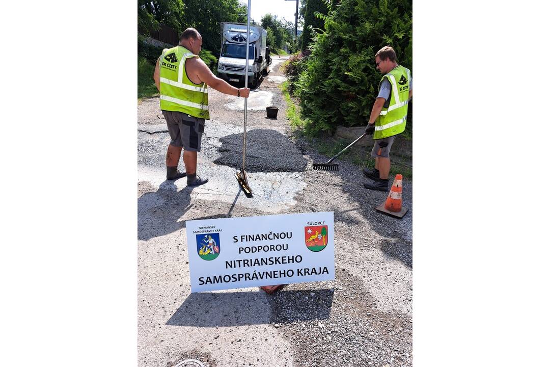 FOTO: V obci Súlovce opravili cesty naliatím asfaltu do výtlkov, vedenie je s výsledkom spokojné, foto 6
