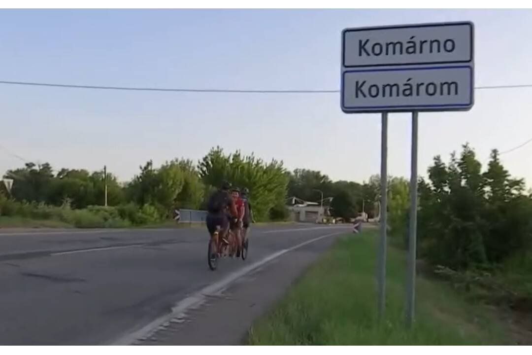 FOTO: Peter z Komárna zostrojil trojsedadlový bicykel. S kamarátmi ho otestoval na 200-kilometrovej trase, foto 3