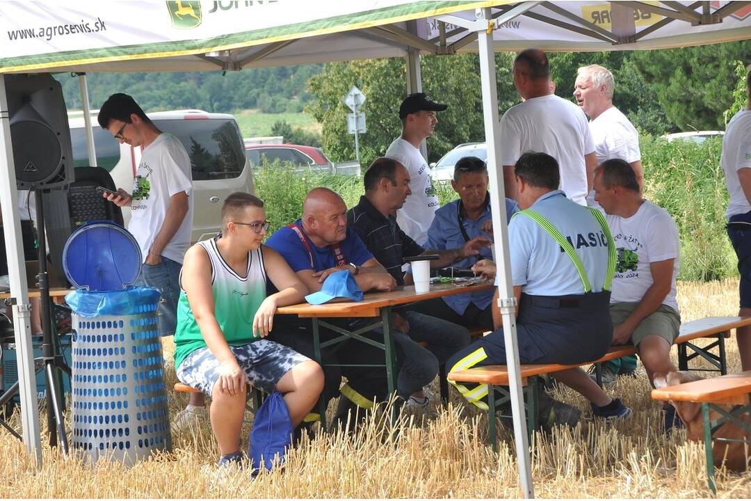 FOTO: Vysokoškolský podnik SPU v Nitre vytvoril slovenský rekord v žatí pšenice, foto 21