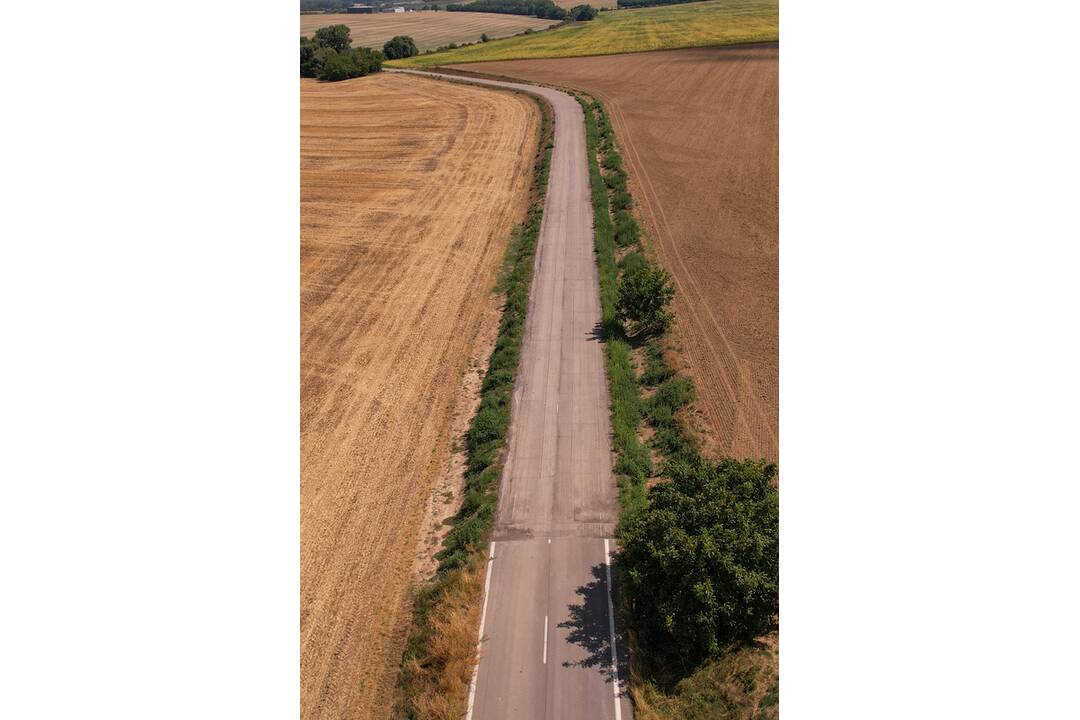 FOTO: Takto vyzerá rozostavá cesta I/51 medzi Golianovom a Vrábľami, foto 10