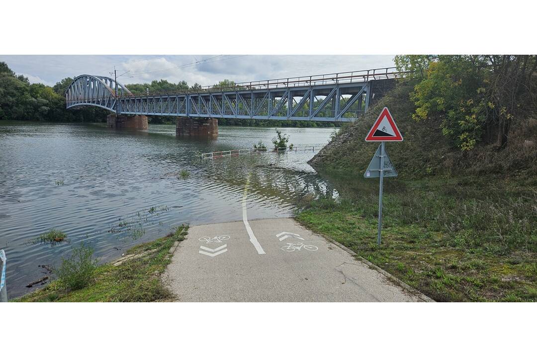 FOTO: Tretí stupeň povodňovej aktivity na Dunaji: Ako to momentálne vyzerá v Komárne?, foto 6