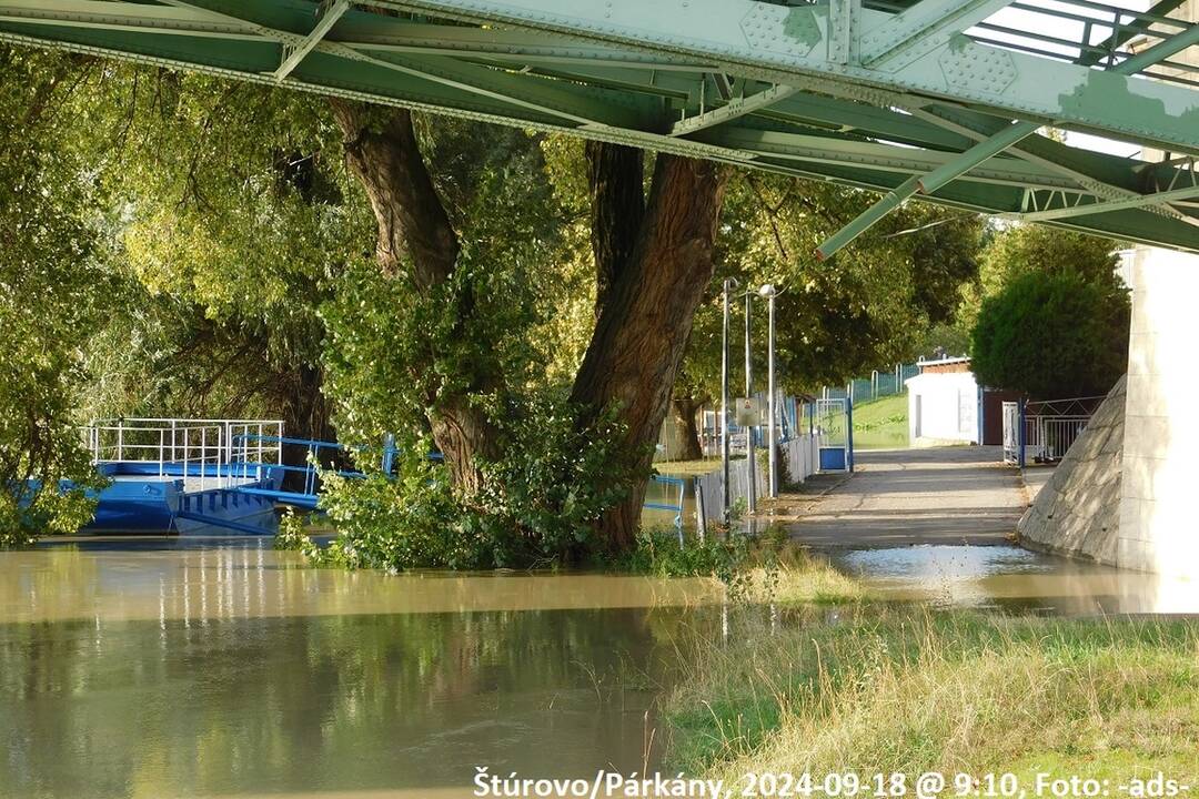 FOTO: Stav Dunaja v Štúrove 18. septembra. V meste platí 3. povodňový stupeň, foto 4