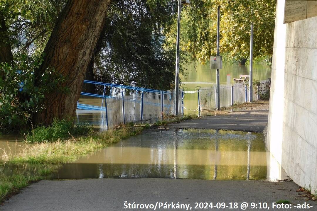 FOTO: Stav Dunaja v Štúrove 18. septembra. V meste platí 3. povodňový stupeň, foto 5