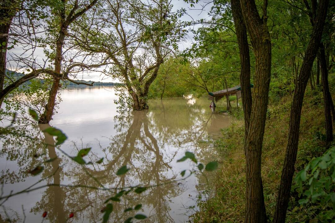 FOTO: Okolie obce Chľaba na juhu Slovenska zaplavila voda. Takto to tam vyzerá z výšky, foto 6