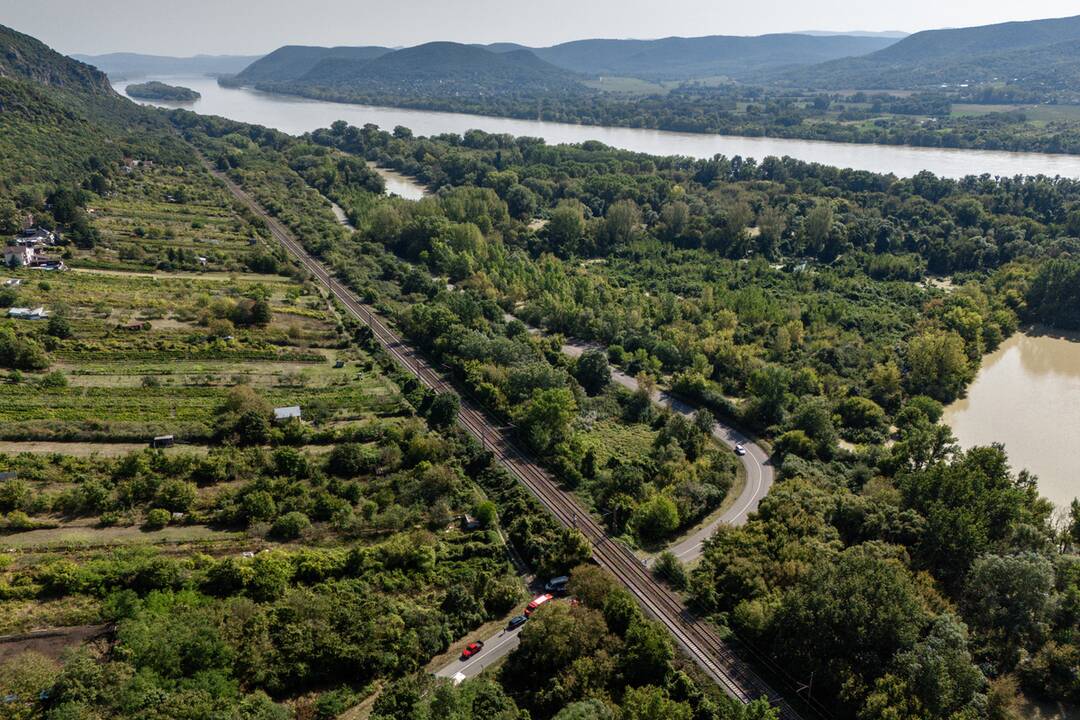 FOTO: Dunaj a Ipeľ odrezali obec na juhu Slovenska od sveta. Takto vyzerá zaplavená časť krajiny, foto 4