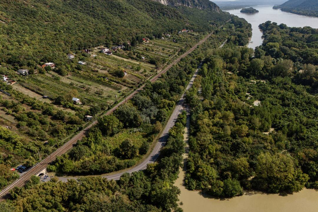 FOTO: Dunaj a Ipeľ odrezali obec na juhu Slovenska od sveta. Takto vyzerá zaplavená časť krajiny, foto 5