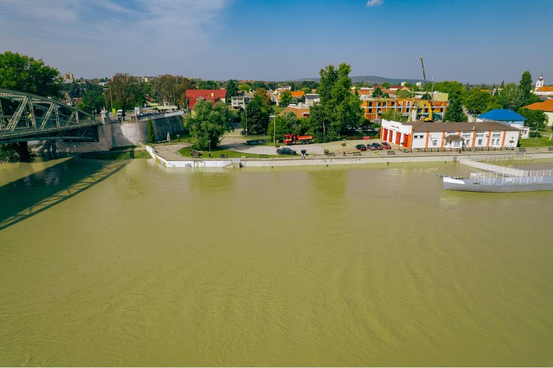 FOTO: Povodňová aktivita na Dunaji pri Štúrove a OStirhome vo štvrtok 19. septembra , foto 3