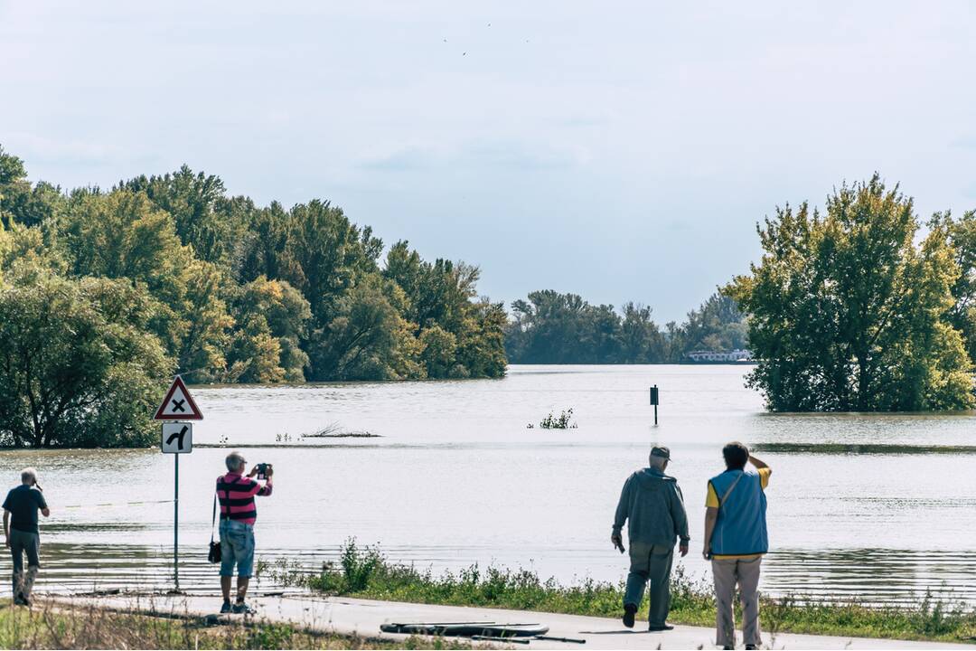 FOTO: Dunaj v Komárne pomaly klesá a odkrýva škody, ktoré spôsobili záplavy, foto 30