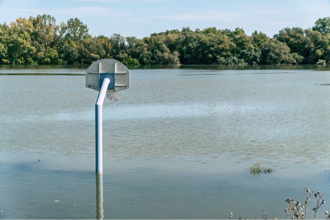 FOTO: Dunaj v Komárne pomaly klesá a odkrýva škody, ktoré spôsobili záplavy, foto 31