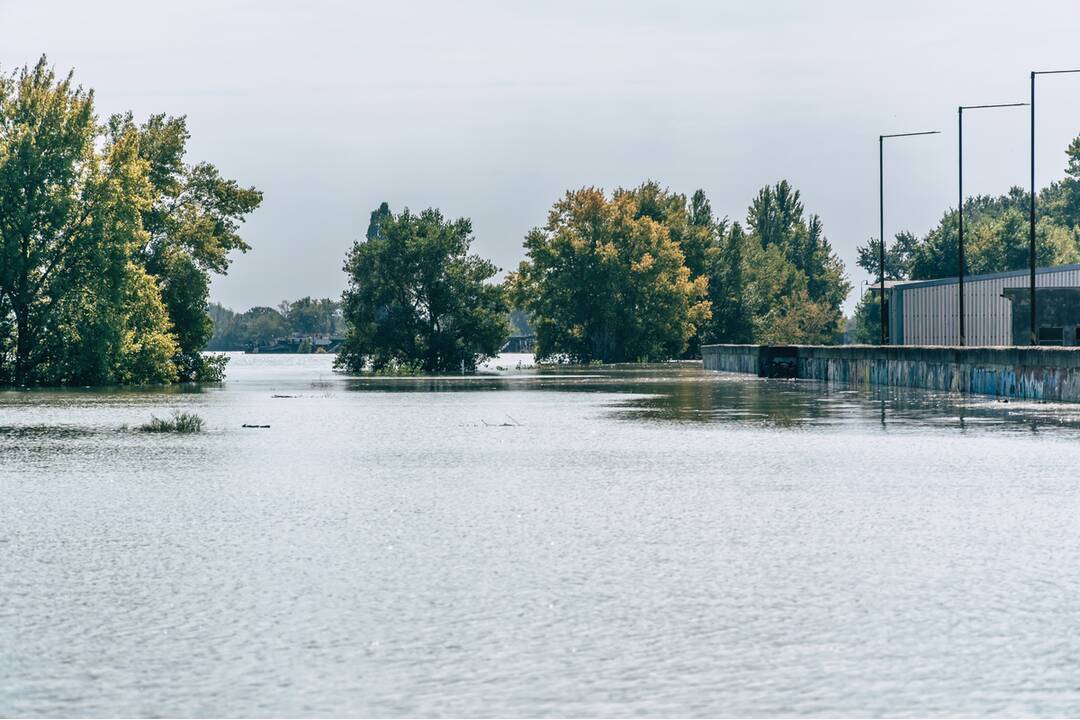 FOTO: Dunaj v Komárne pomaly klesá a odkrýva škody, ktoré spôsobili záplavy, foto 32