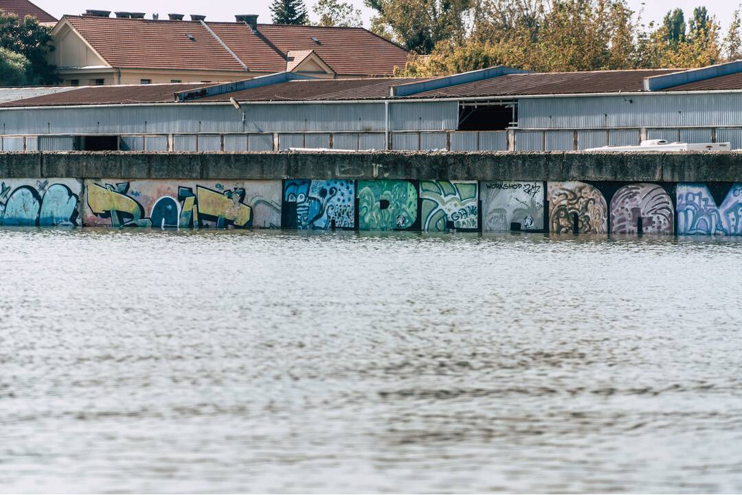 FOTO: Dunaj v Komárne pomaly klesá a odkrýva škody, ktoré spôsobili záplavy, foto 39