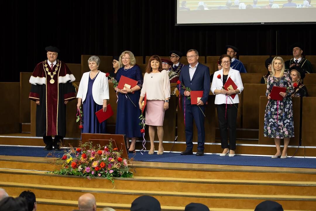 FOTO: Rektor UKF v Nitre udelil šiestim pedagógom Ceny za celoživotné dielo, foto 8