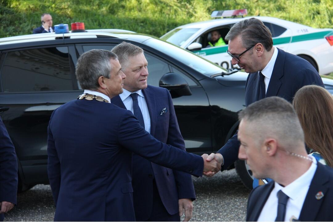 FOTO: Fico, Orbán a Vučič sa stretli v pevnosti Komárno na Samite troch krajín, foto 4