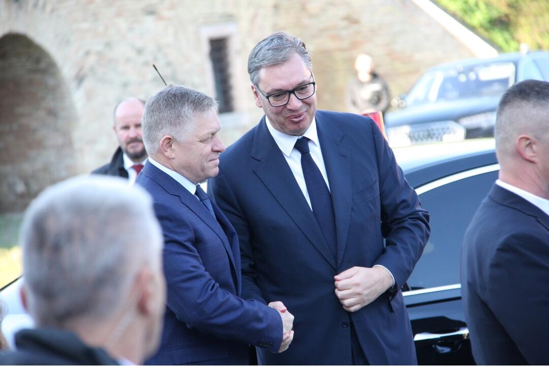 FOTO: Fico, Orbán a Vučič sa stretli v pevnosti Komárno na Samite troch krajín, foto 5