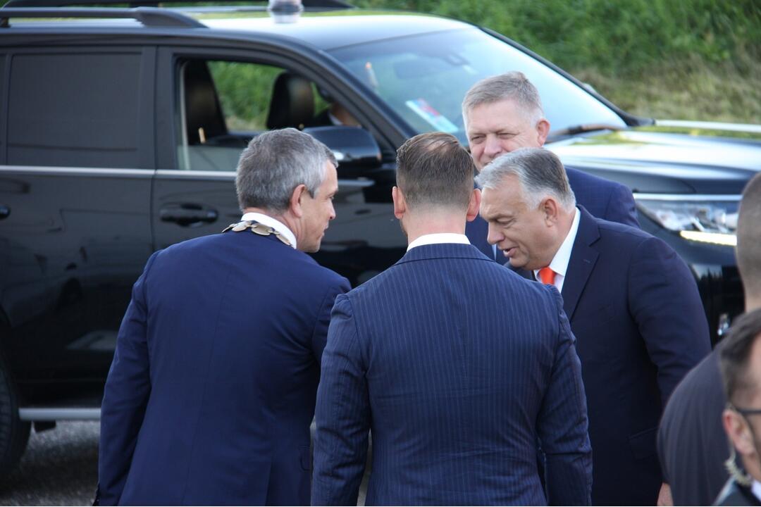 FOTO: Fico, Orbán a Vučič sa stretli v pevnosti Komárno na Samite troch krajín, foto 7