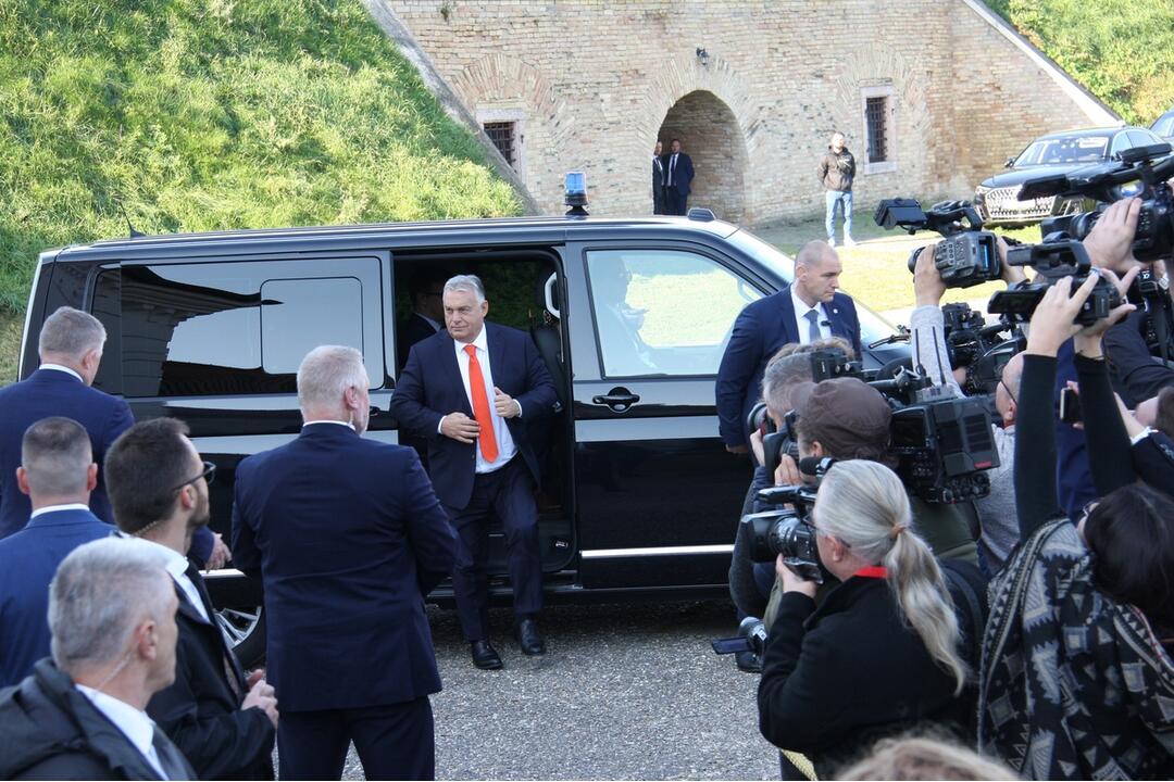 FOTO: Fico, Orbán a Vučič sa stretli v pevnosti Komárno na Samite troch krajín, foto 2