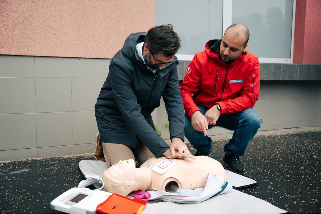 FOTO: V Nitre bolo umiestnených 17 nových externých defibrilátorov, foto 1