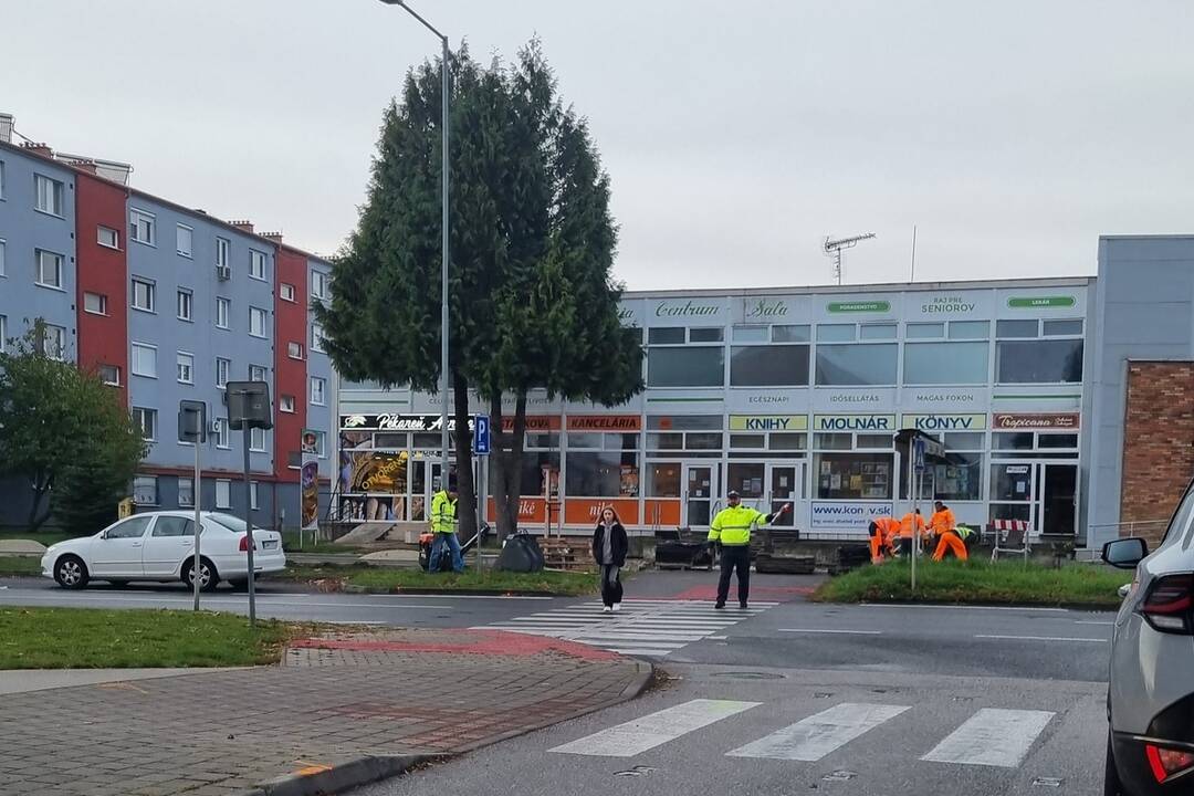 FOTO: V Šali stavajú mestský cyklochodník, priechod v centre musia dočasne uzavrieť, foto 1