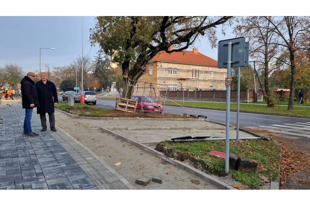 FOTO: V Šali stavajú mestský cyklochodník, priechod v centre musia dočasne uzavrieť, foto 2