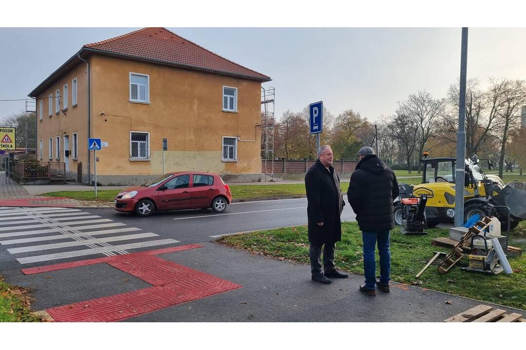 FOTO: V Šali stavajú mestský cyklochodník, priechod v centre musia dočasne uzavrieť, foto 5