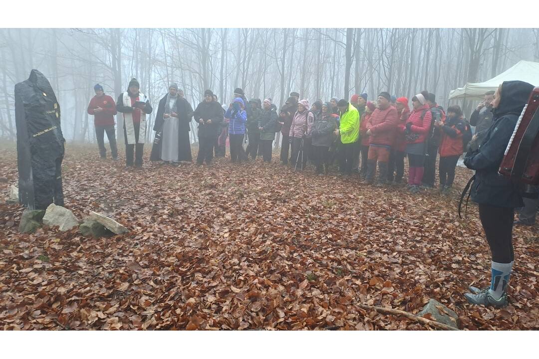 FOTO: Symbolický cintorín ľudí zosnulých v pohorí Tribeč, foto 3