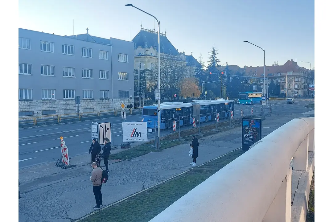 FOTO: Na Štúrovej ulici v centre Nitry vzniká dočasný jazdný pruh, foto 2