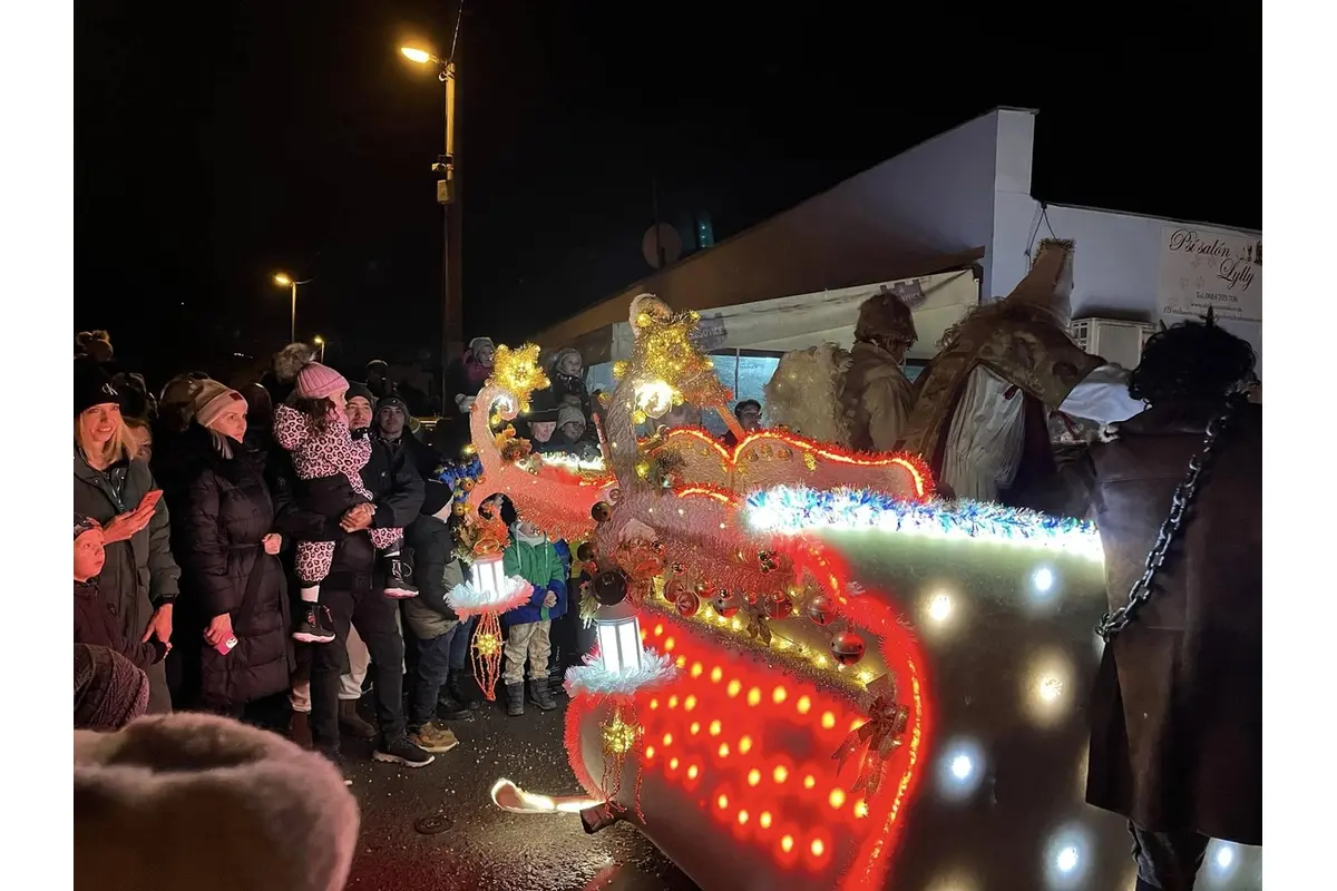 FOTO: Mikuláš na saniach dorazil aj na nitriansky Kynek, foto 5