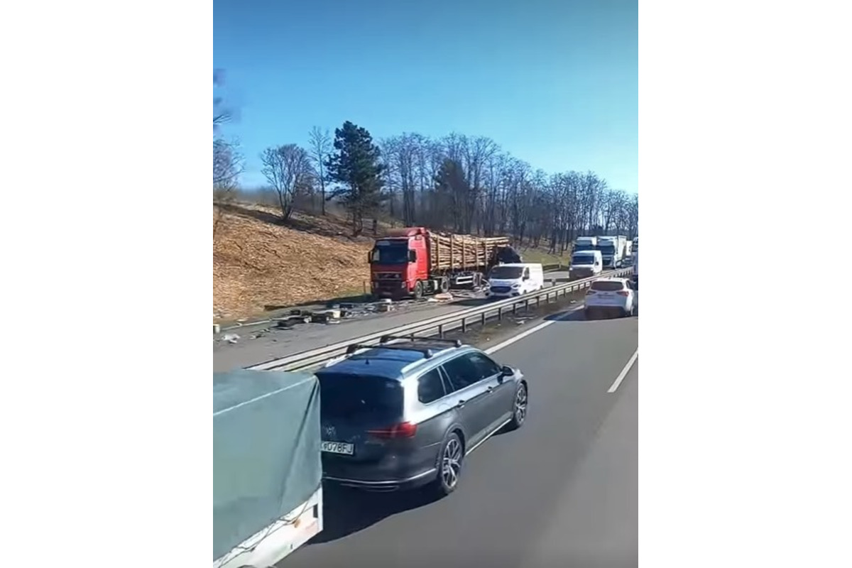 FOTO: Zrážka kamiónov na R1 v smere z Nitry do Trnavy, foto 6