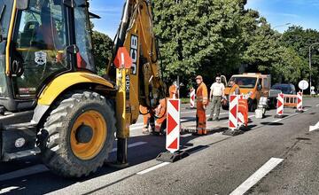 FOTO: Cestári vyrazili do nitrianskych ulíc, zaplátali prepadnutú cestu na Chrenovej