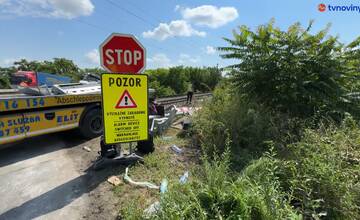 FOTO: Takto to vyzerá o deň neskôr na mieste tragickej zrážky vlaku a autobusu pri Nových Zámkoch